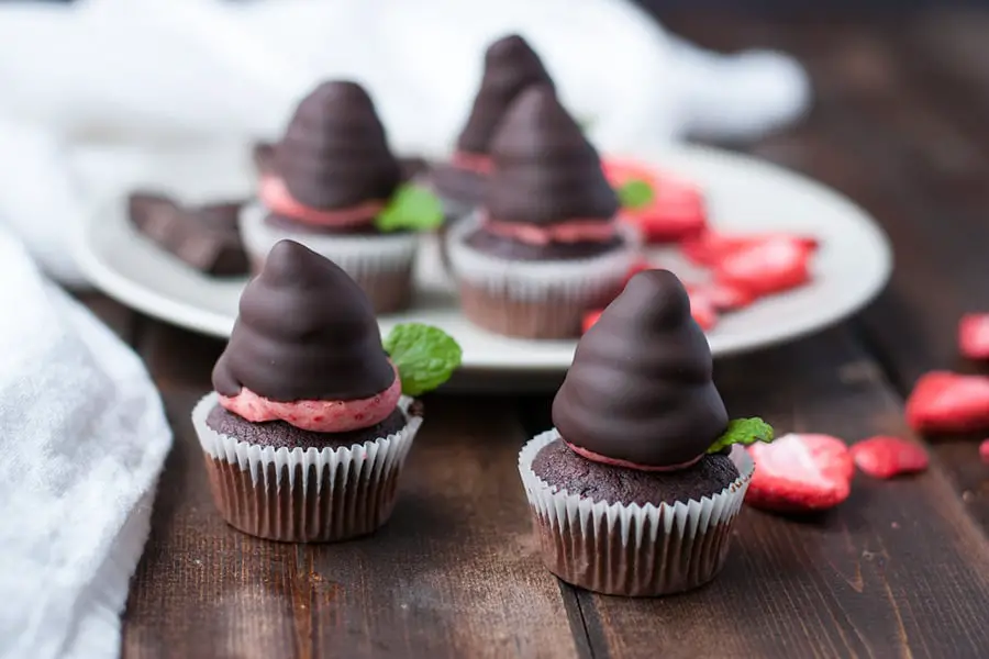Chocolate dipped strawberry buttercream- a play on the classic romantic treat, this buttercream uses freeze dried strawberries to get its beautiful pink hue and intense strawberry flavor. 