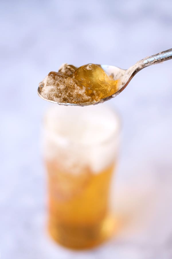 Apple Jelly "Beer"- this non-alcoholic apply jelly "beer" is made with just a few simple ingredients and looks JUST. LIKE. BEER. It is easy, fun, and quick to make. 