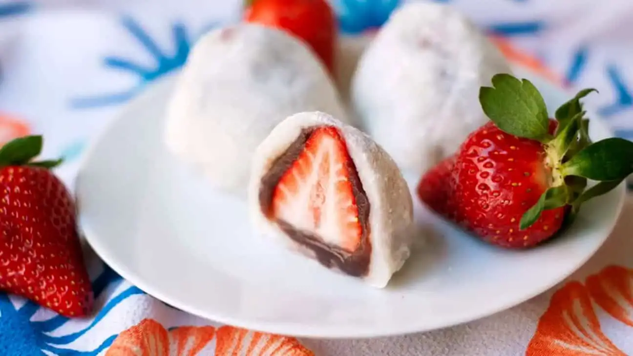 Strawberry Mochi (Ichigo Daifuku) いちご 大福: A Classic Japanese Dessert, image size:1296x729