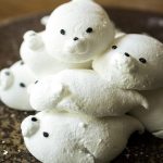 Cute marshmallow Baby Seals made with pipeable marshmallow